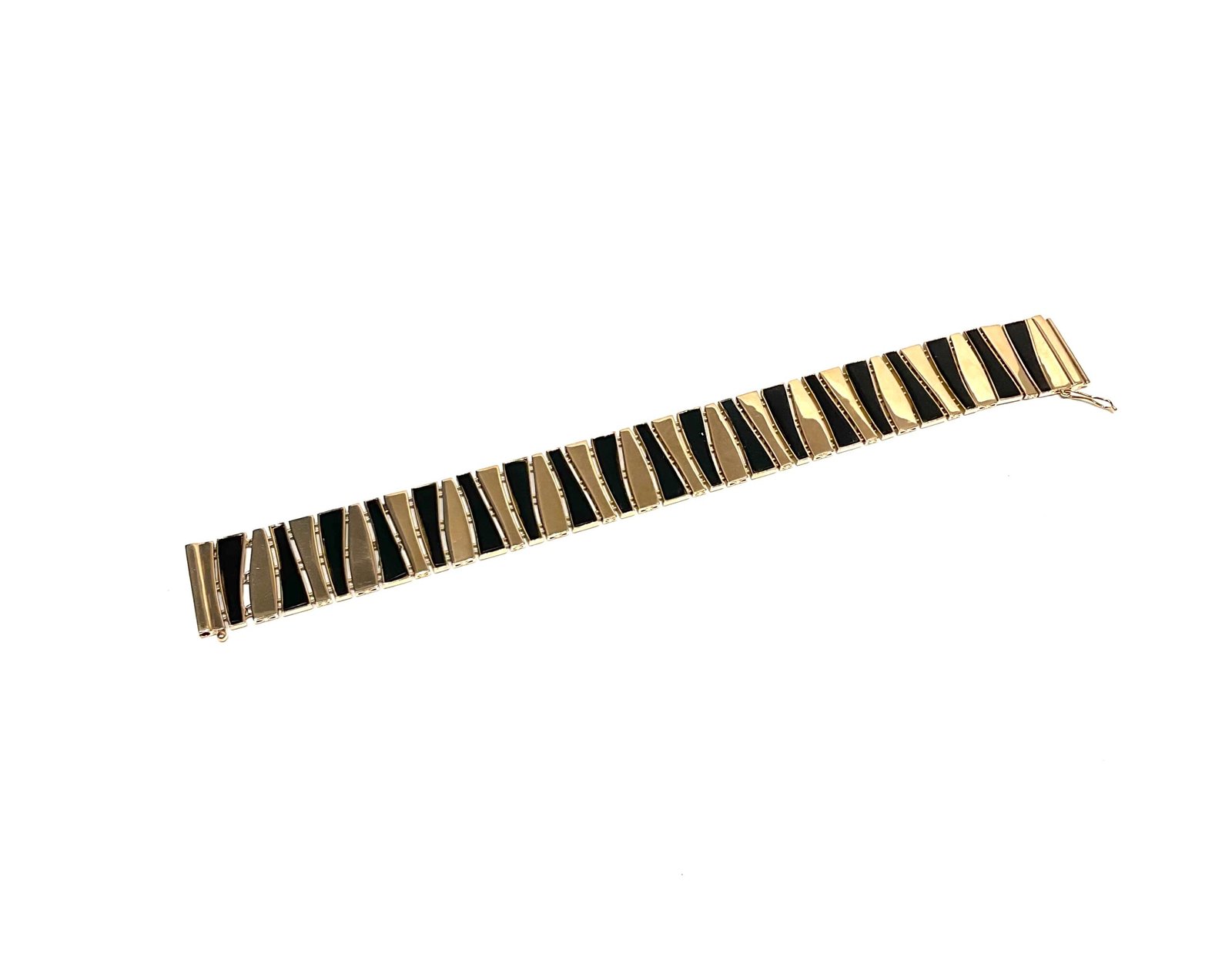 Sparkle and Shine with Our Exquisite 18kt Hallmark Gold Bracelet - Shop Now!