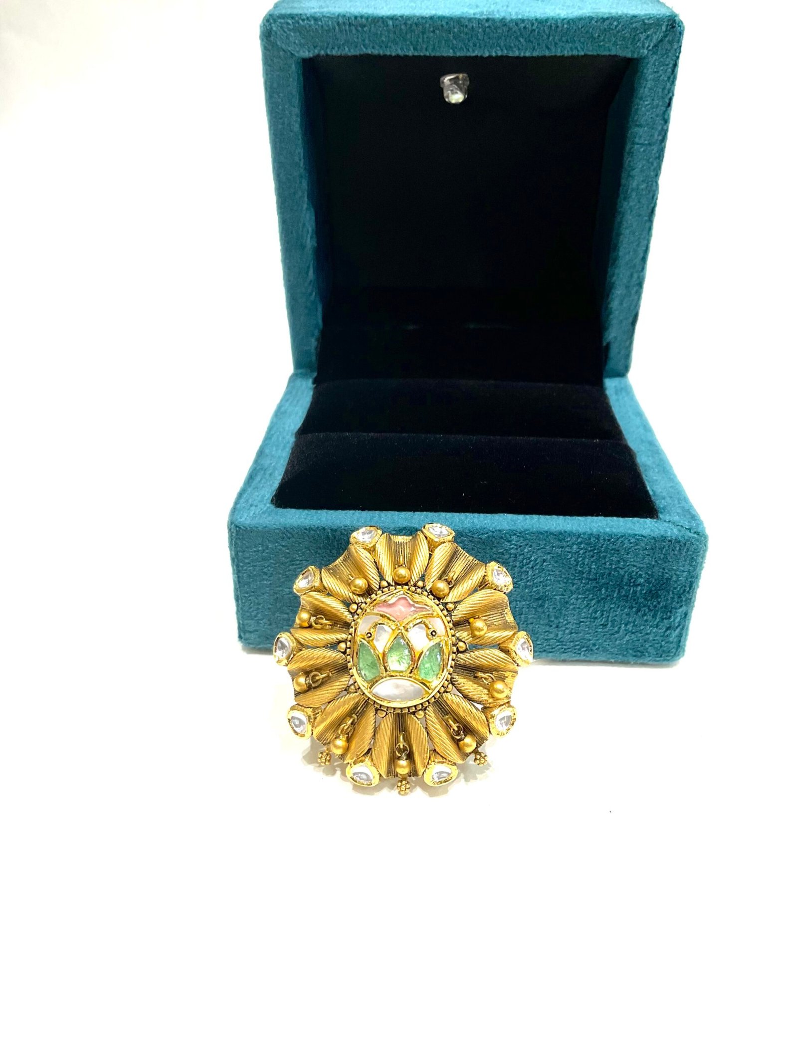 Exquisite 22kt Gold Ring: Elevate Your Style with Luxury and Elegance - Image 4