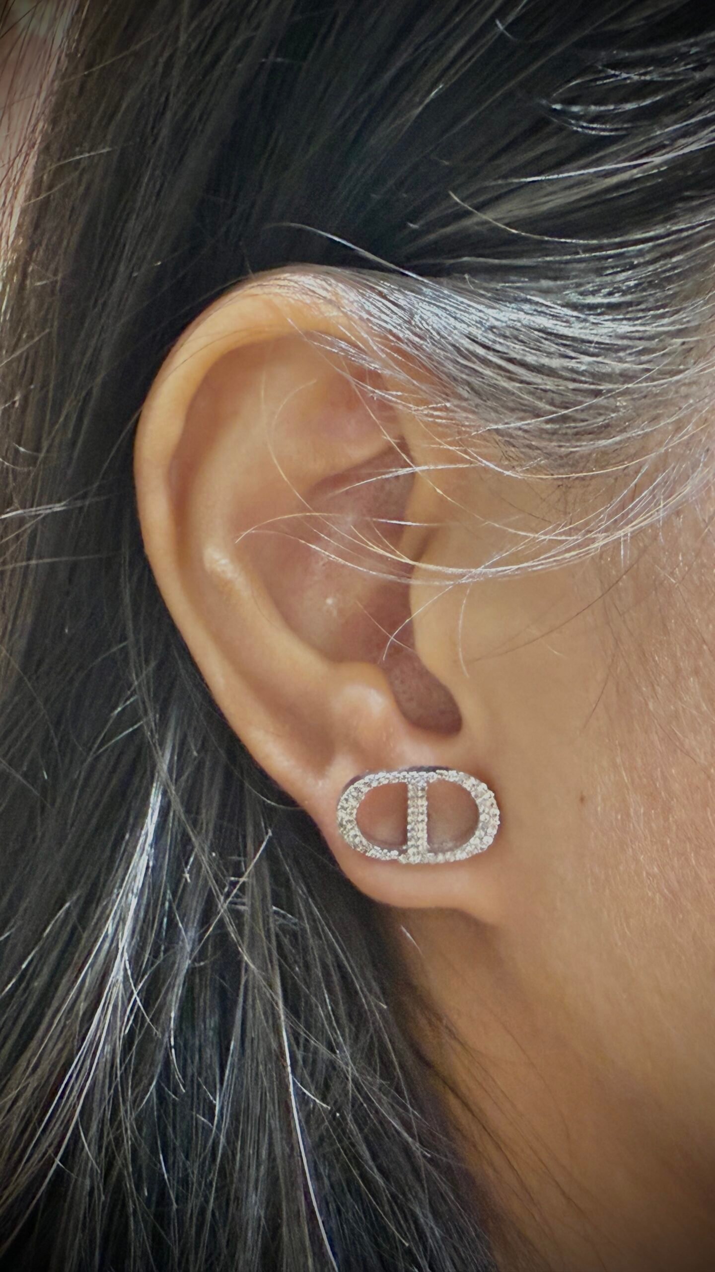 Sparkle and Shine: Discover 14kt Diamond Studs - Image 2