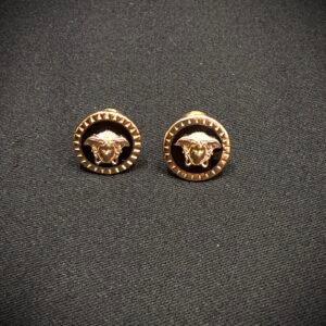 Sparkle in Style: 18kt Gold Studs for Effortless Elegance