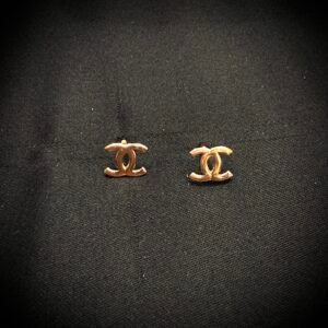 Elegant 18kt Gold Studs – Timeless Luxury Earrings for Every Occasion