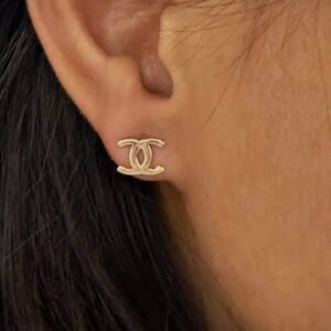Elegant 18kt Gold Studs – Timeless Luxury Earrings for Every Occasion